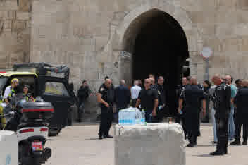 Easter celebrations Jerusalem war restrictions