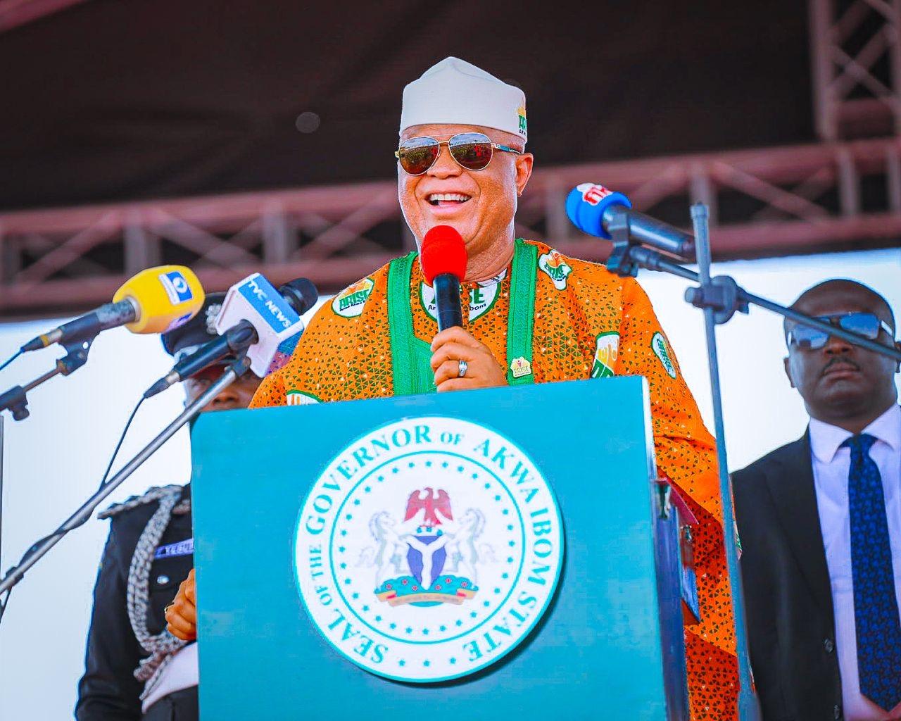 Governor Umo Eno addressing APC stakeholders in Akwa Ibom State