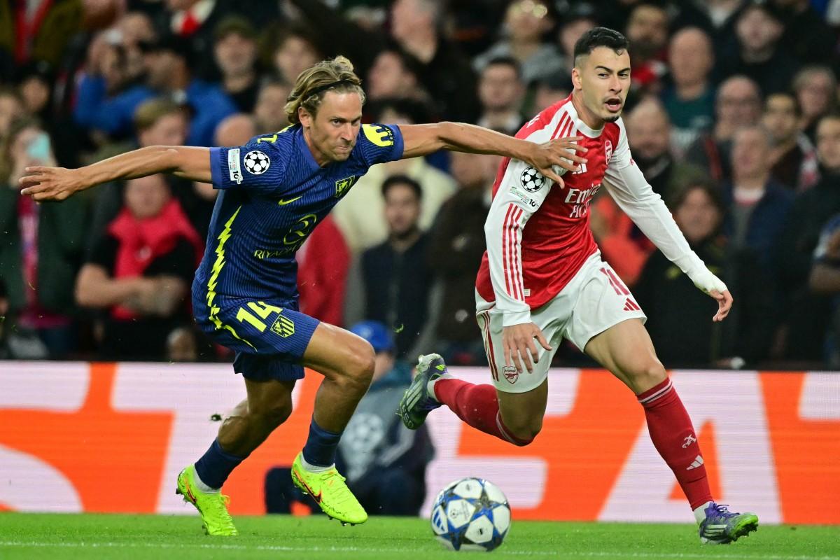 Arsenal vs Atlético Madrid match action players competing