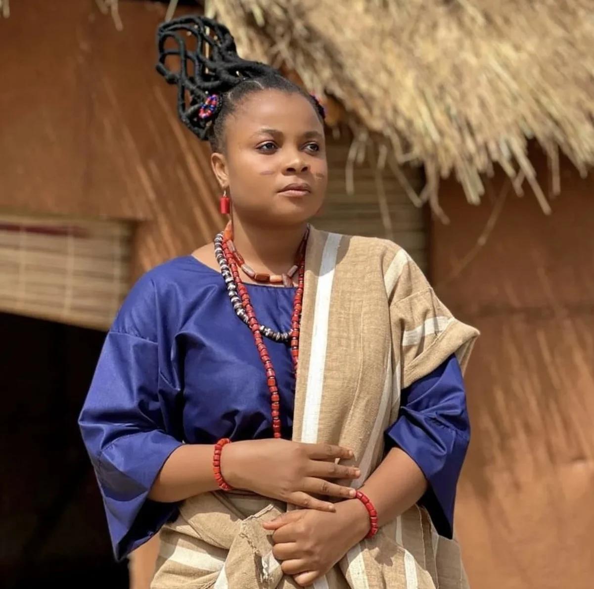 Bimbo Ademoye confronting area boys during Lagos movie shoot
