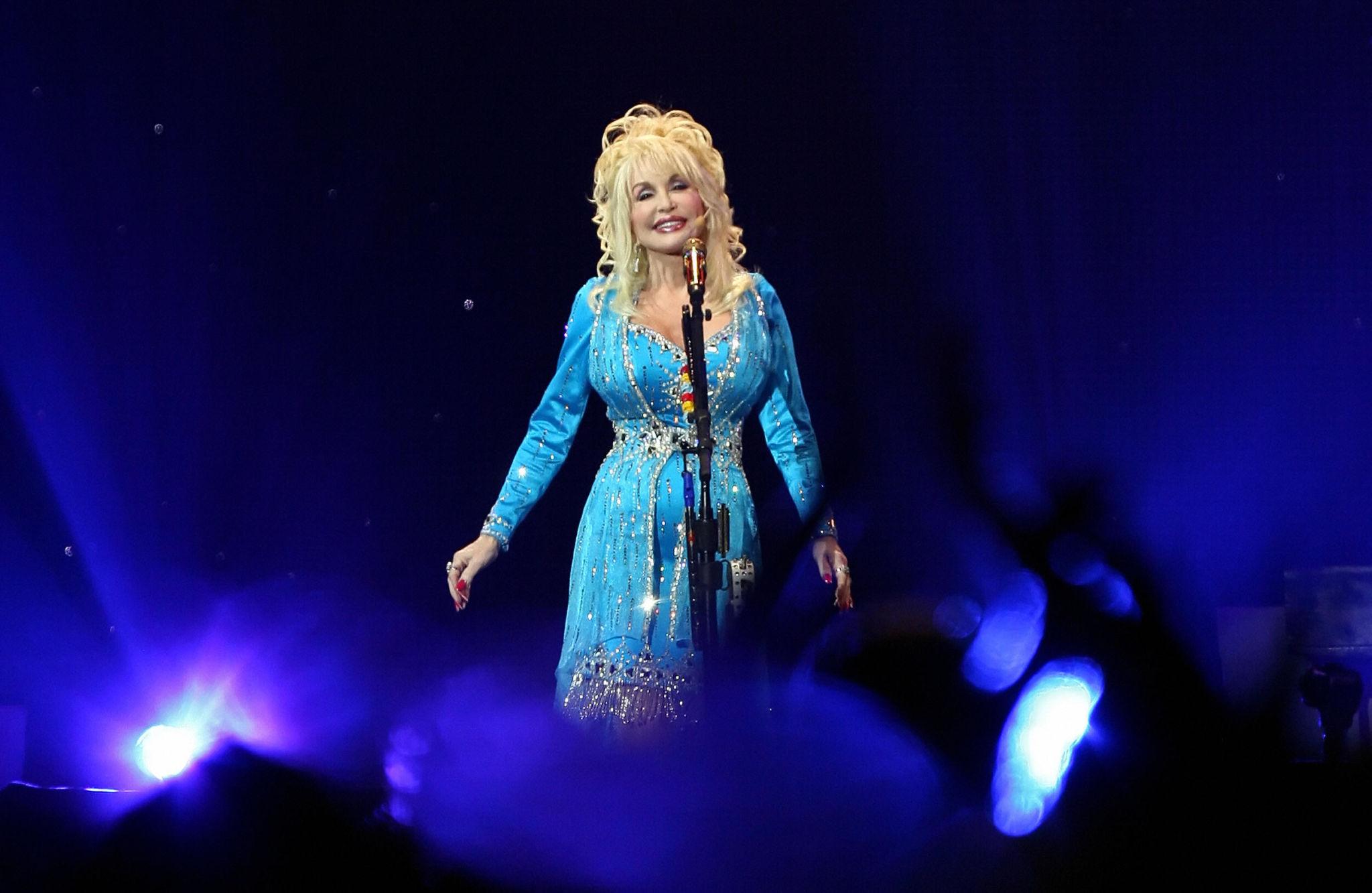 Dolly Parton news live performance stage