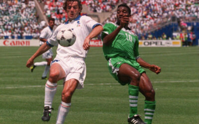 Jay Jay Okocha dribbling past Italy defenders during the 1994 FIFA World Cup