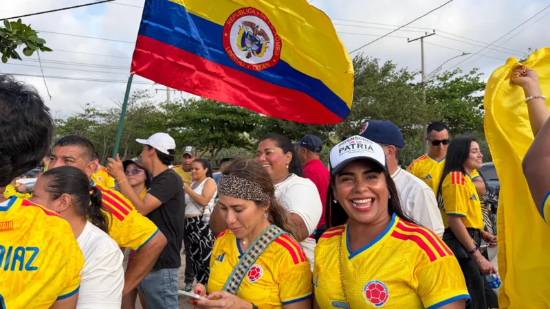 Abelardo de la Espriella celebrates after leading Colombia presidential election vote count