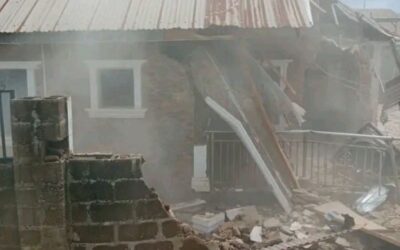 Officials of Oyo State Government and police during demolition of suspected kidnappers’ hideout in Ibadan